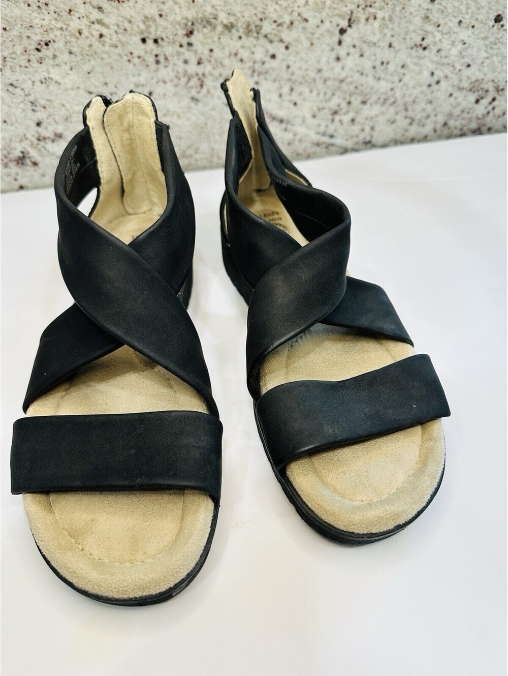 Earth Spirit Women's Comfort Sandals Black Crisscross Strap Size 8 1/2